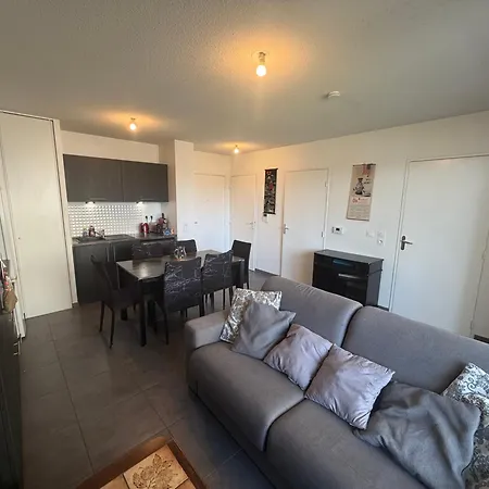 Grand T2 Avec Terrasse Au Calme, Apartman